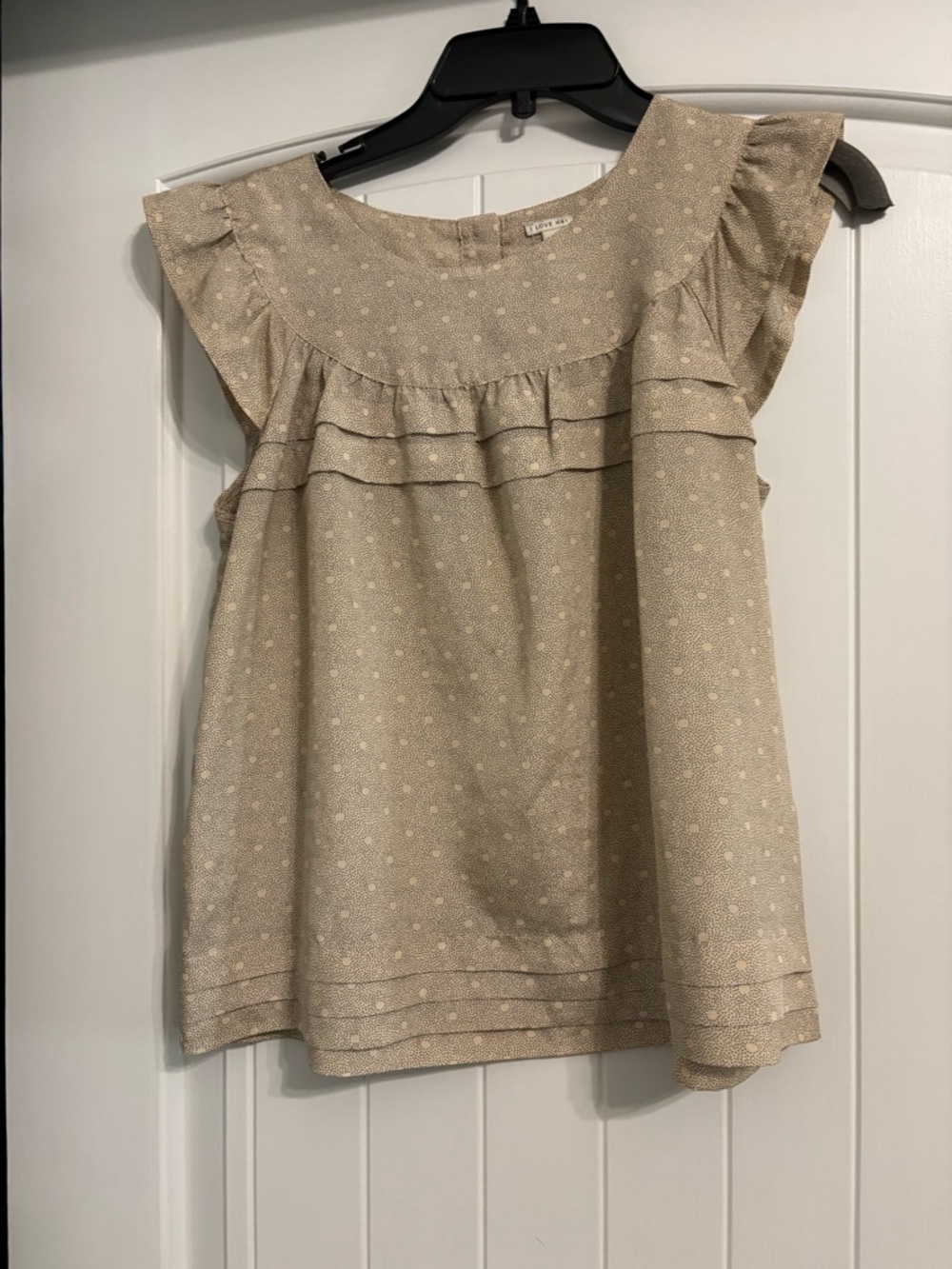 379) Hollister Beige Polka Dot Ruffle Sleeve Top